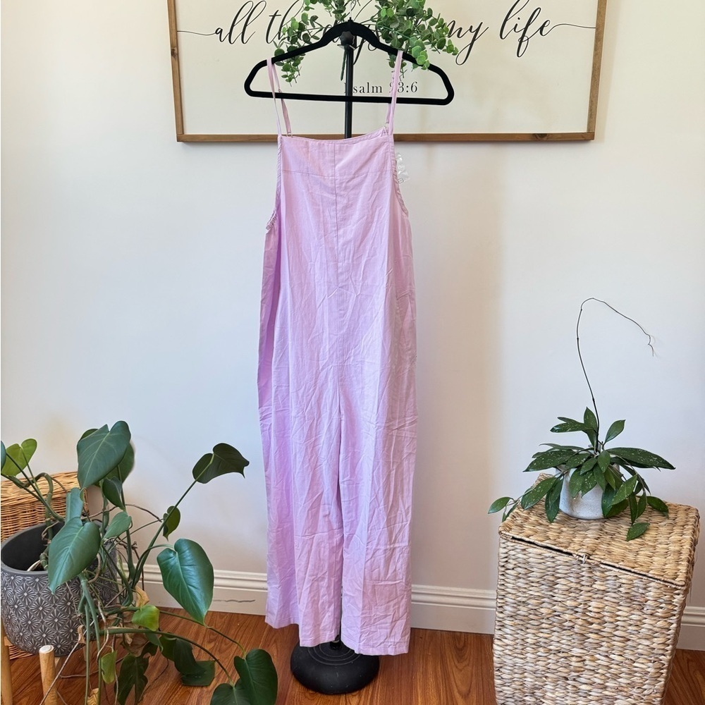 Super cute lavender overalls, wide leg with pockets - Picture 5 of 7